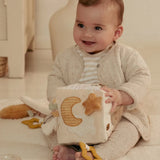 0029818 activiteitenkubus beige newborn naturals