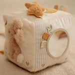 0029819 activiteitenkubus beige newborn naturals