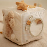 0029819 activiteitenkubus beige newborn naturals