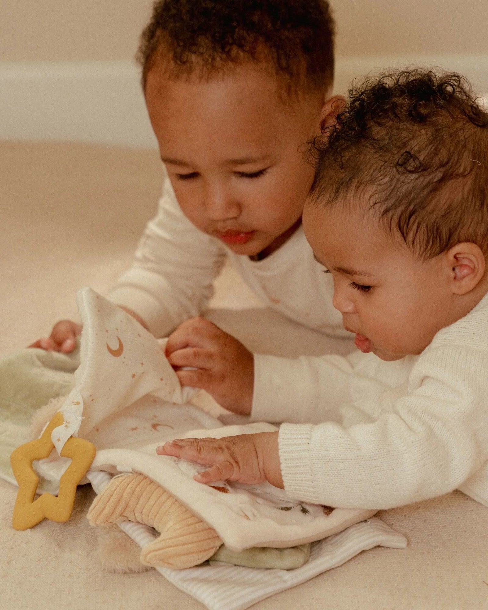 0029874 activiteitenboekje beige newborn naturals