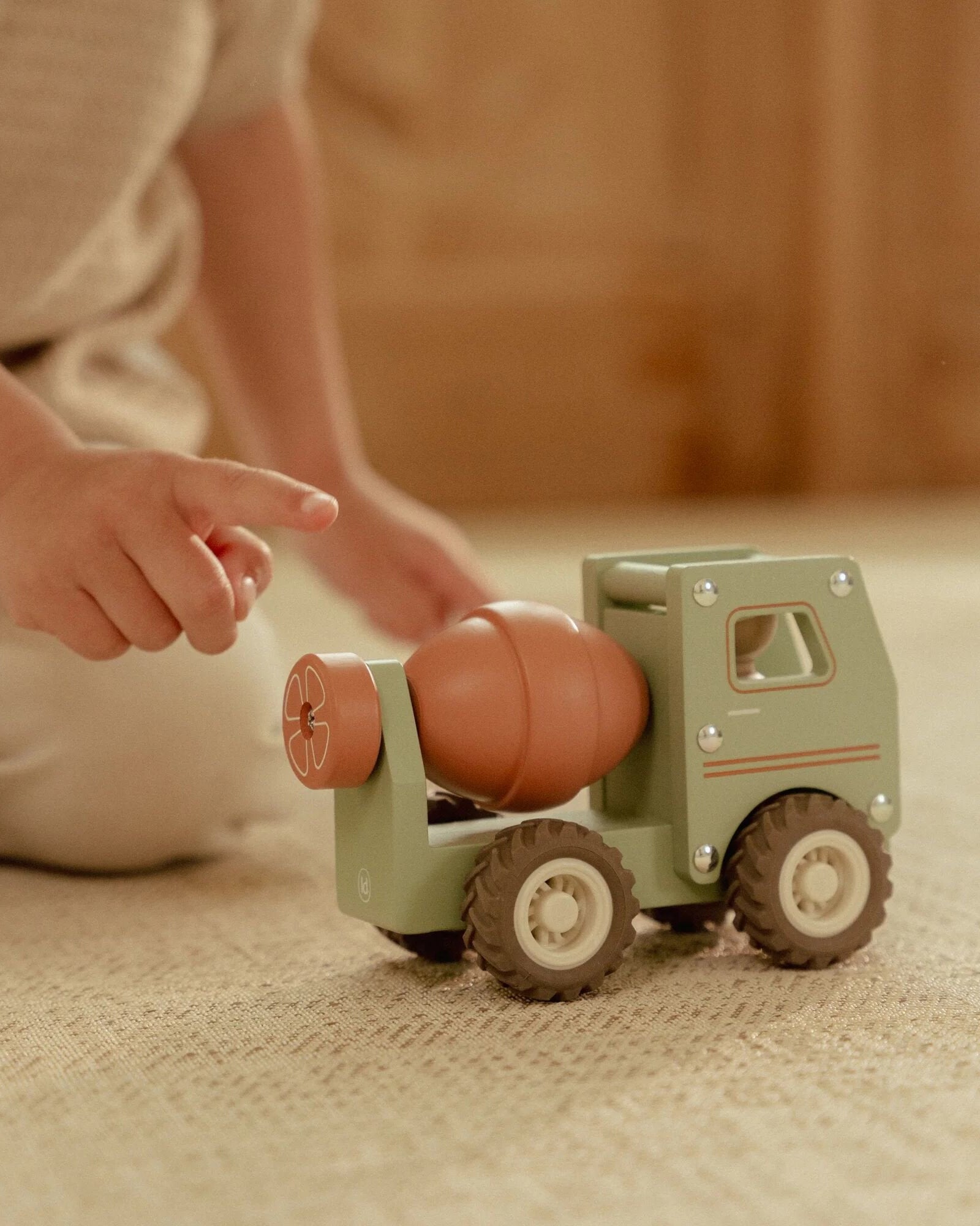 0030089 houten cementwagen groen essentials