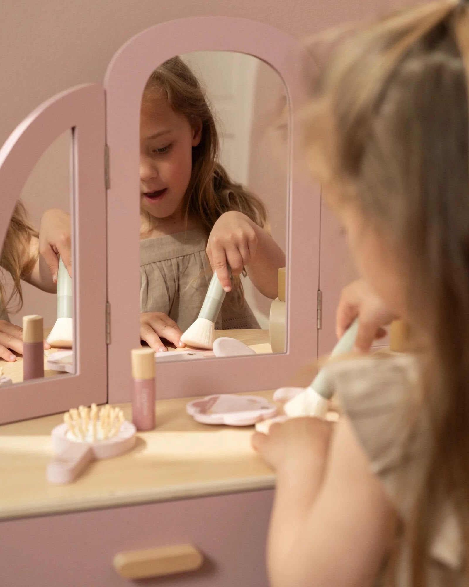 0030194 roze houten kaptafel met lades en krukje