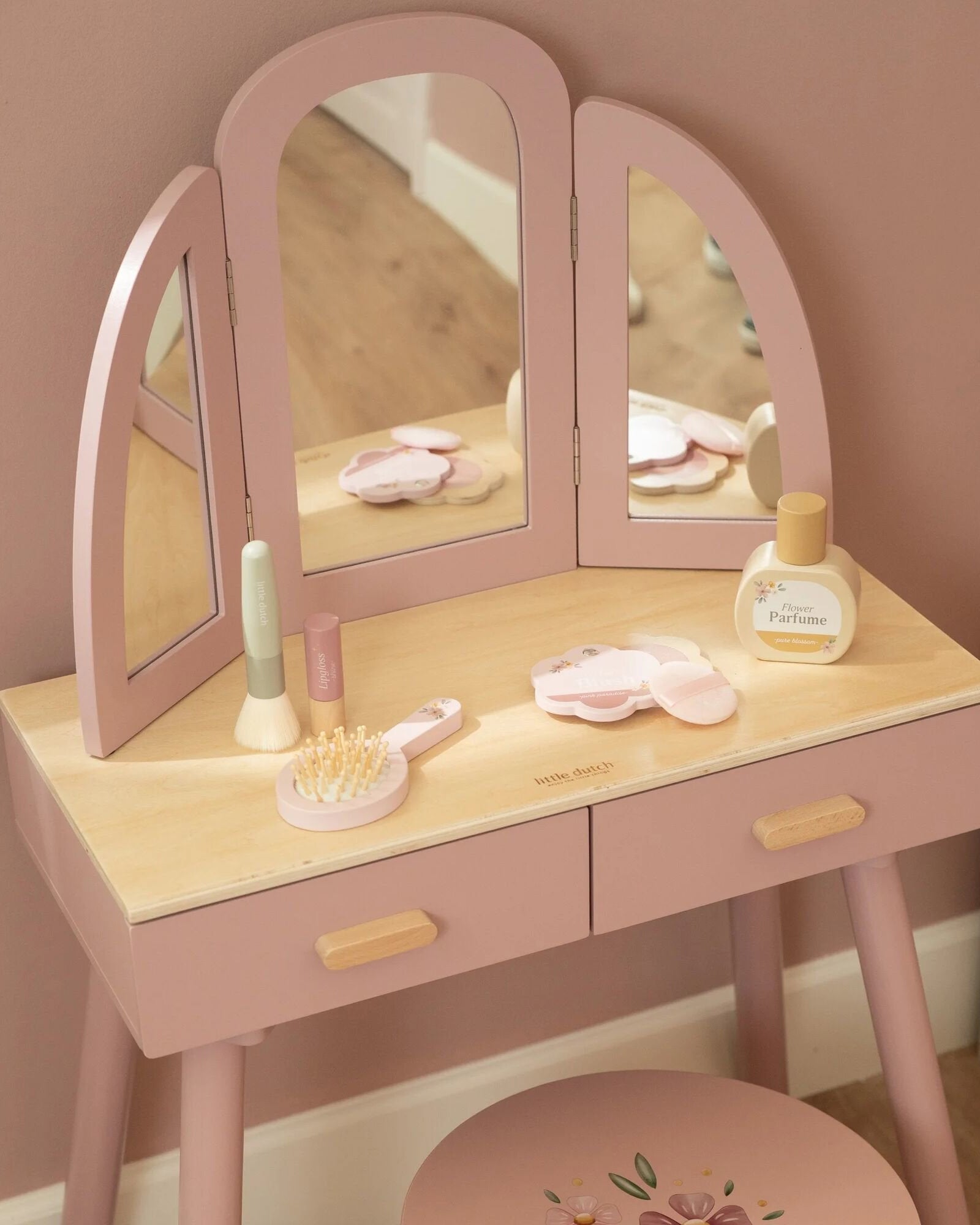 0030196 roze houten kaptafel met lades en krukje