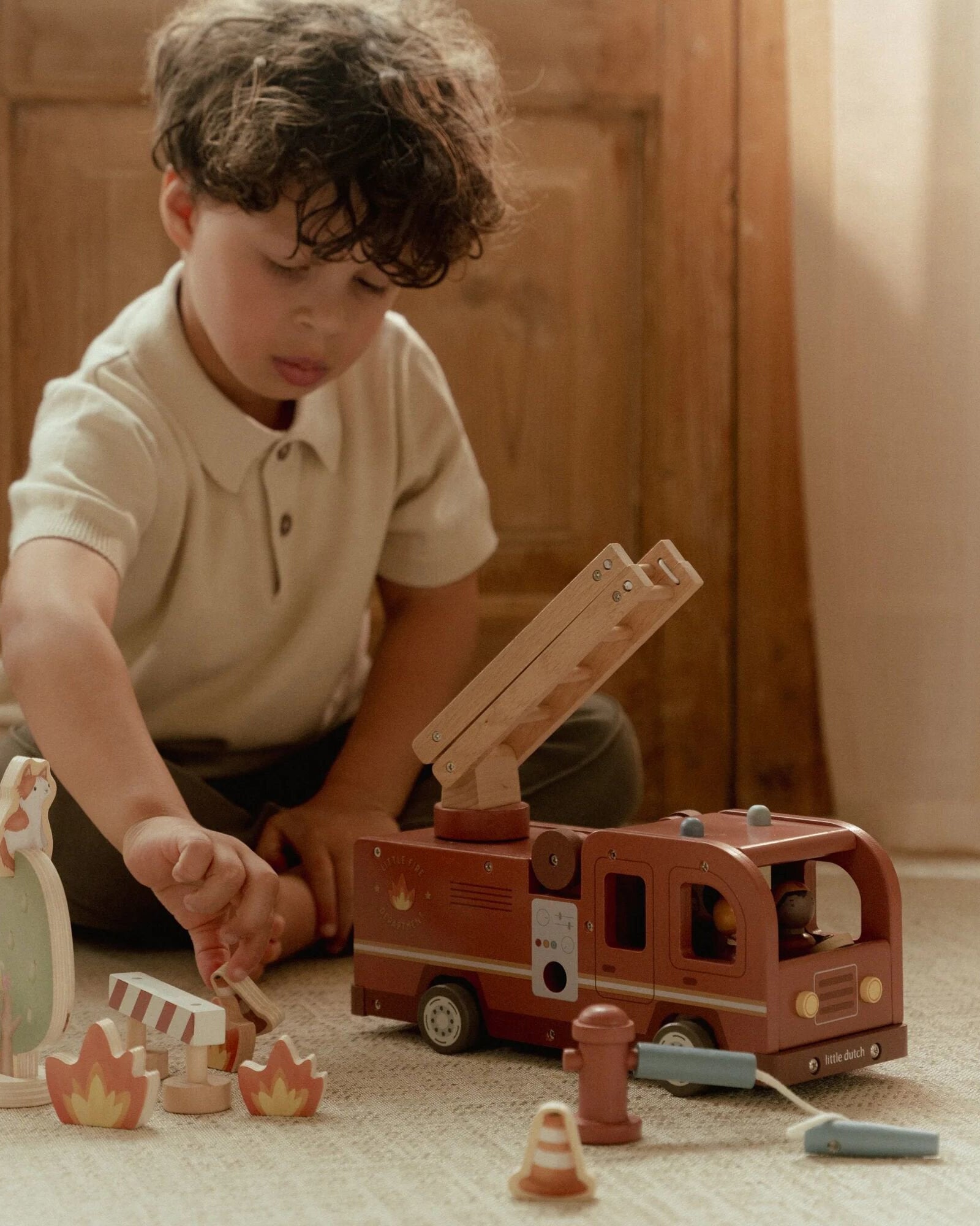 0030798 brandweerwagen met pegdolls fsc