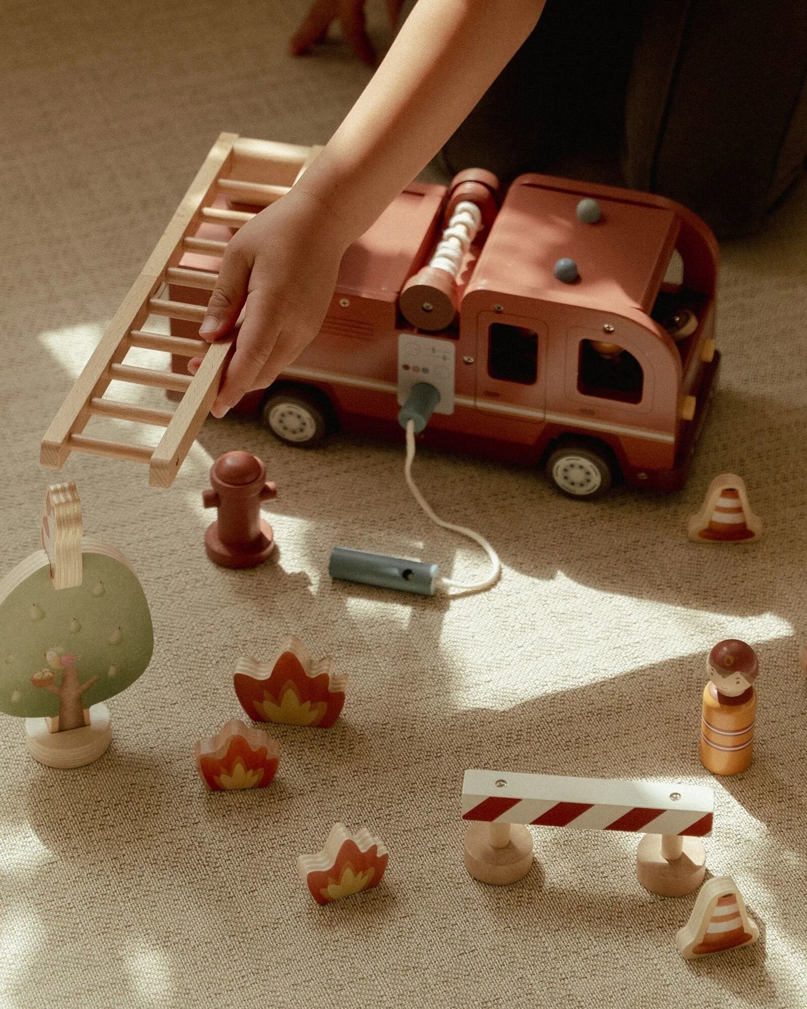 0030801 brandweerwagen met pegdolls fsc
