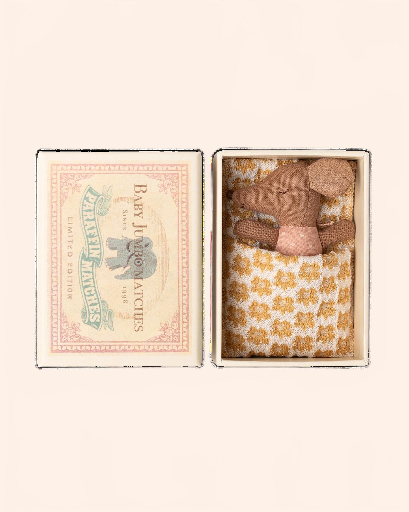 COLOURBOX68267941