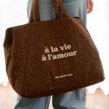 cabas XXL leopard marron fonce a la vie a l amour 1 1