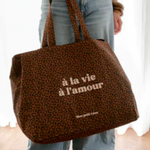 cabas XXL leopard marron fonce a la vie a l amour 3 5978547a 3b4c 4efb 9e45 4ea4e165ba2b