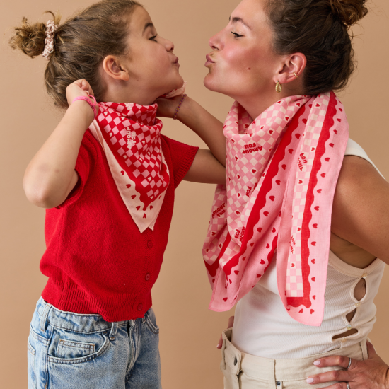 foulard amour fou rose rouge   100 cm   atelier wagram 2