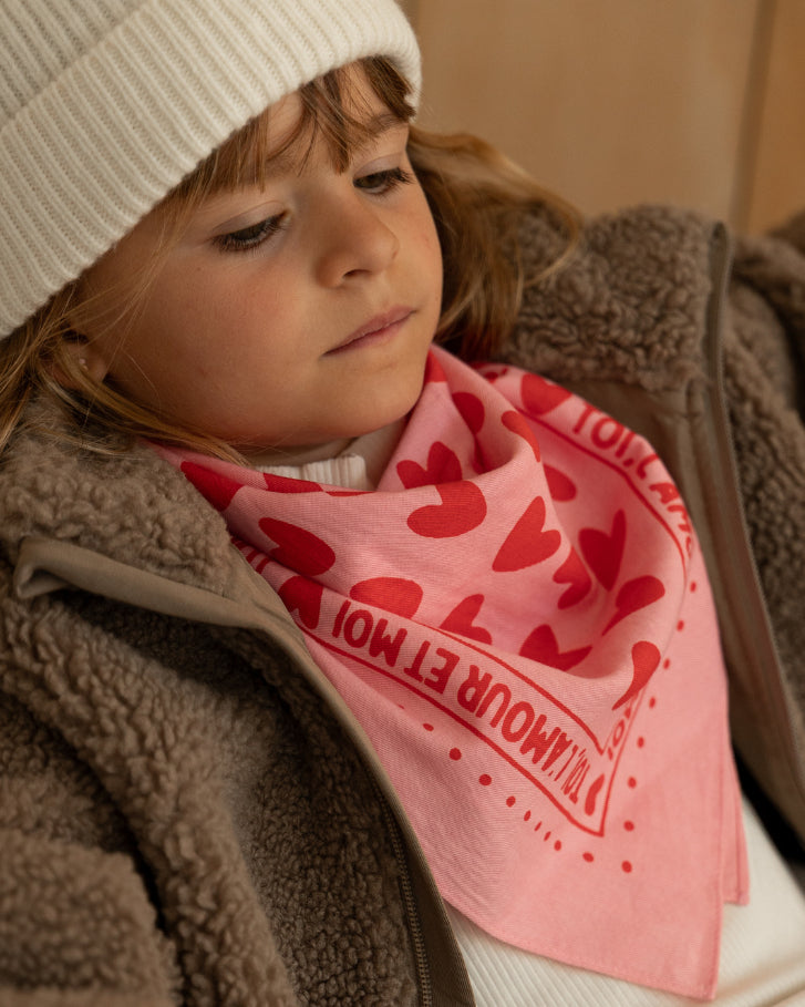 foulard rose rouge