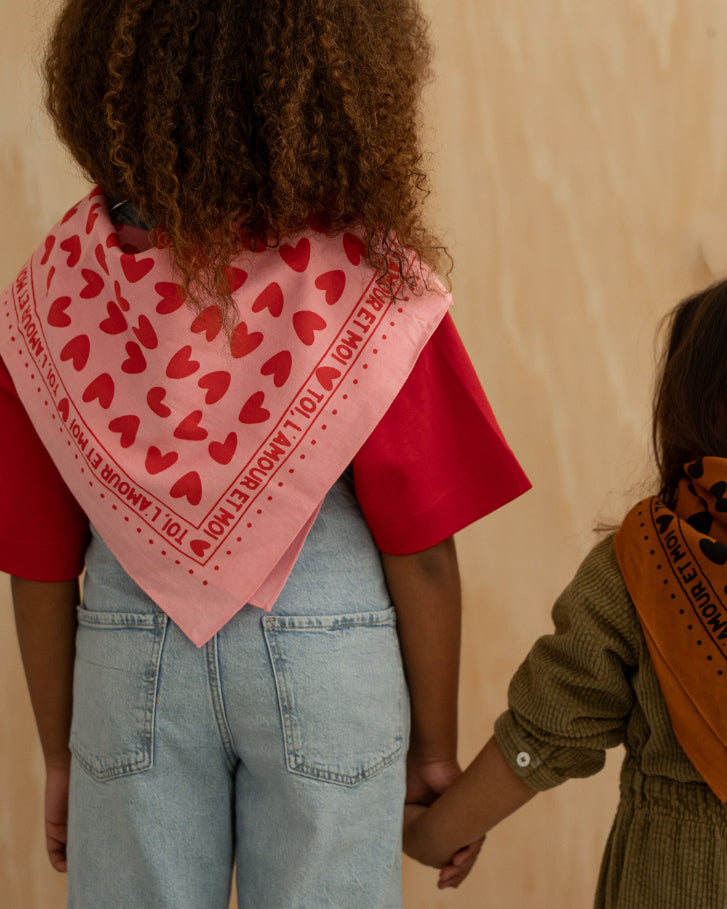 foulard rose rouge
