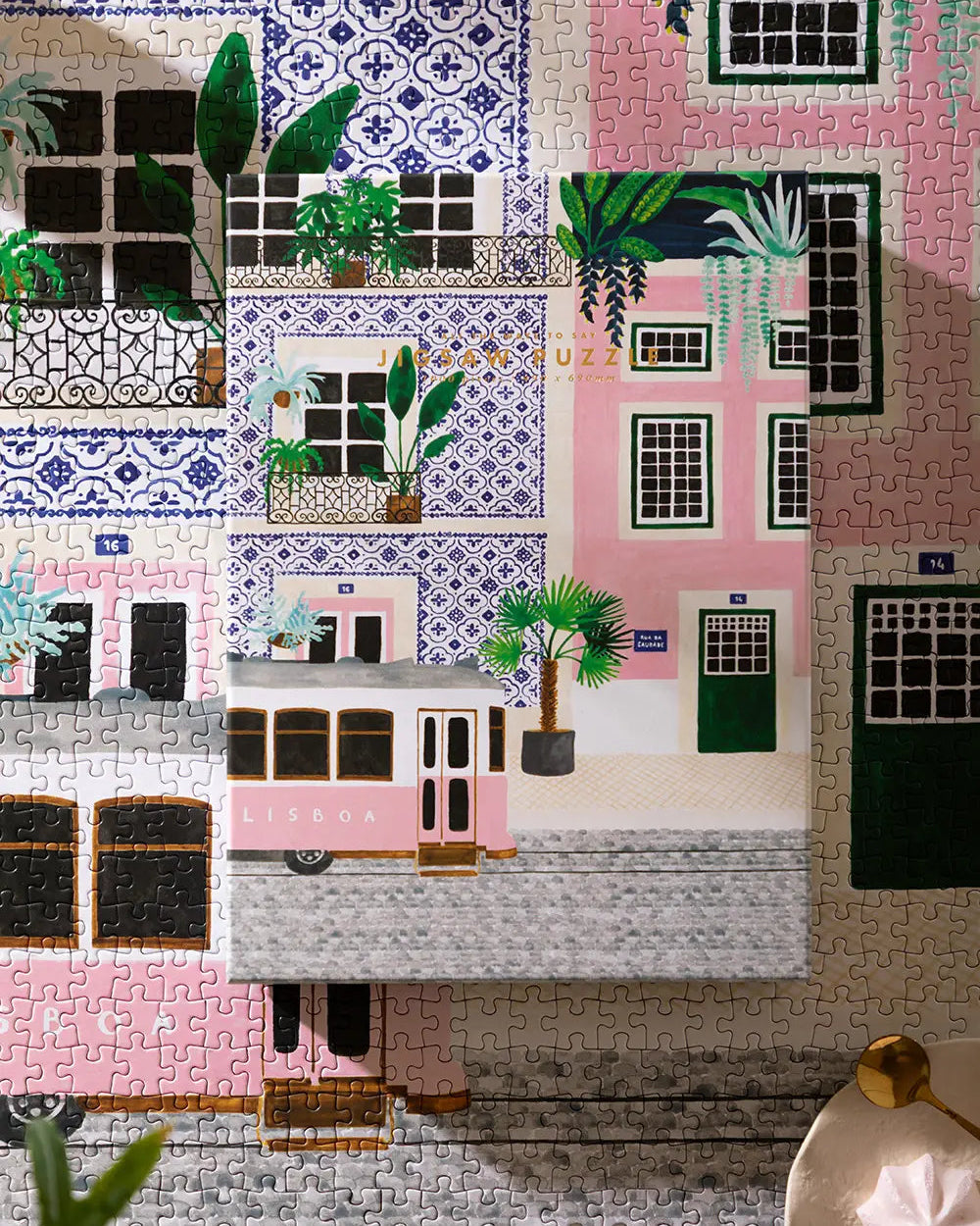 lisbon tram puzzle box front packaging