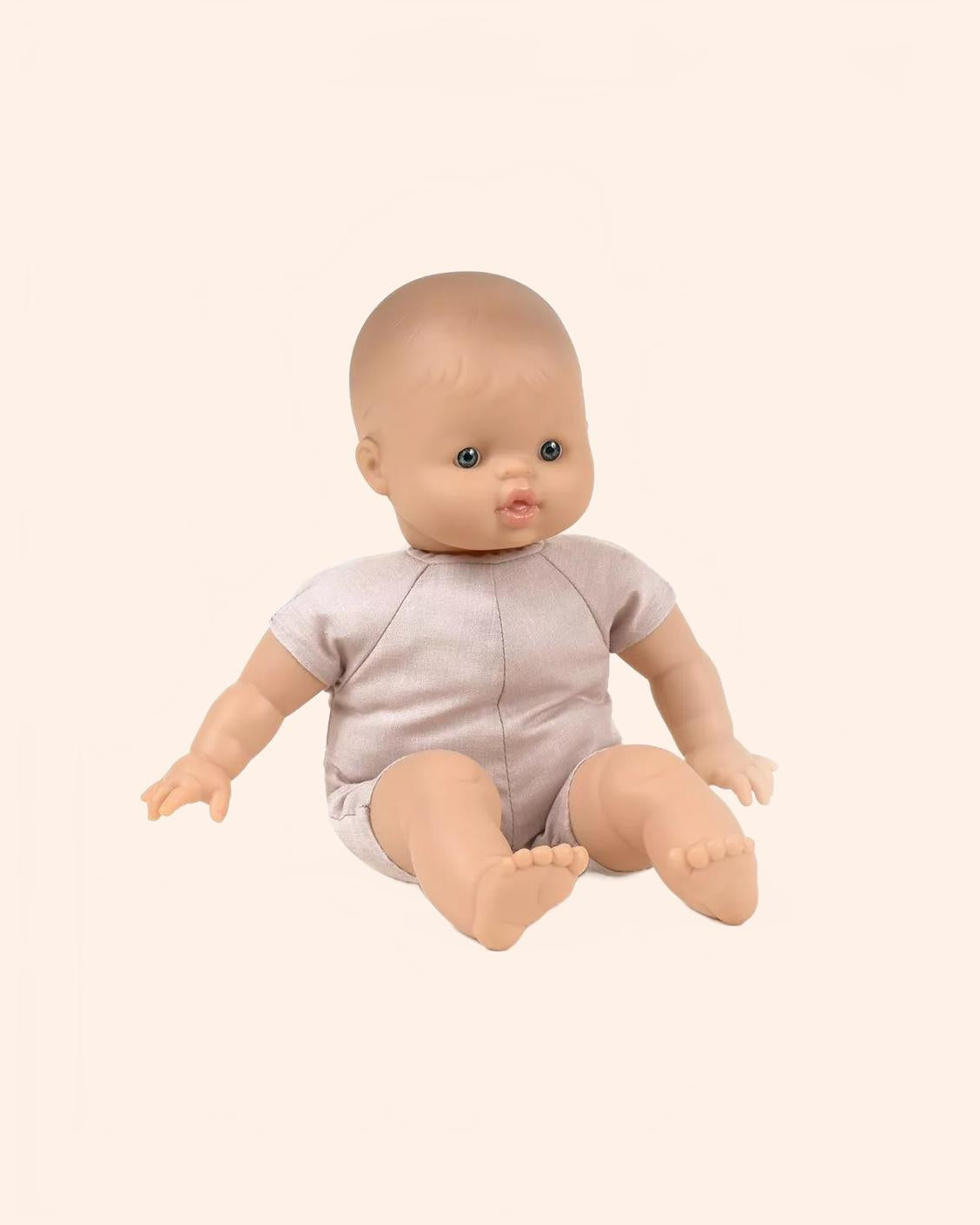 minikane collection accessoires et dressing poupees babies 28cm garance petite fille europe assis