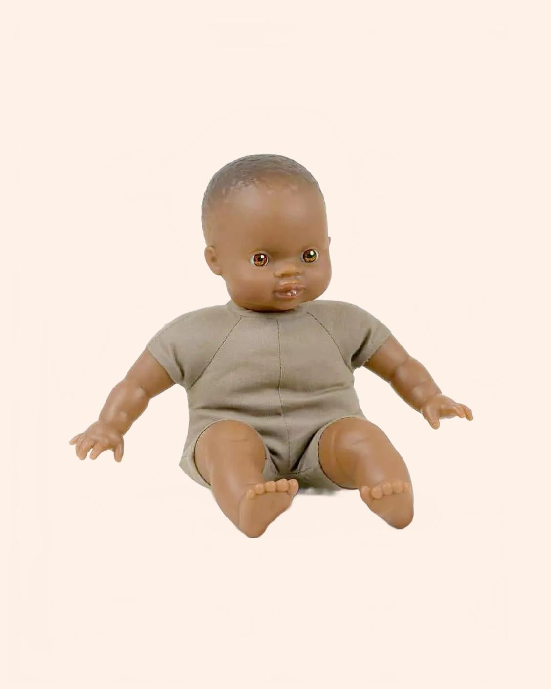 minikane collection dressing vetements accessoires meubles poupees babies 28cm ondine assise