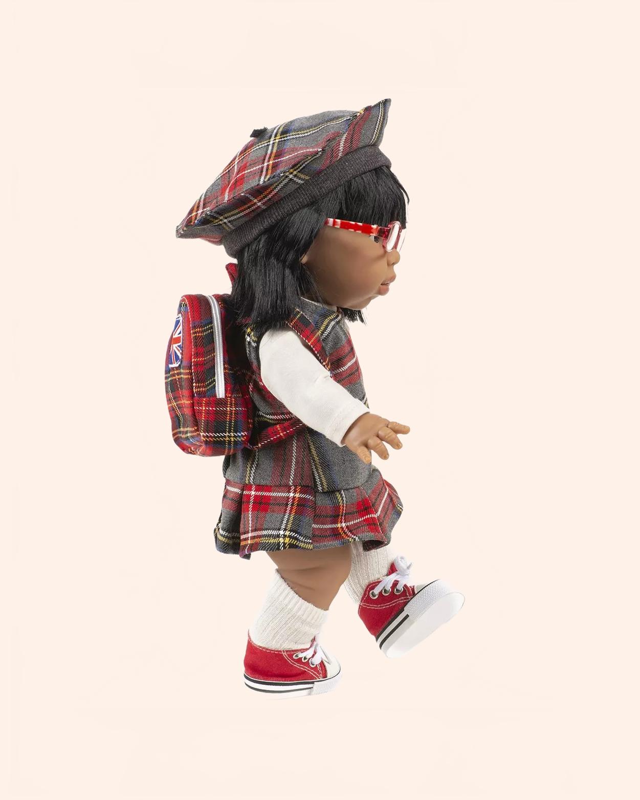 minikane london dressing accessoires poupees made in france ensemble diana avec robe a carreaux tartan gris beret sac a dos2