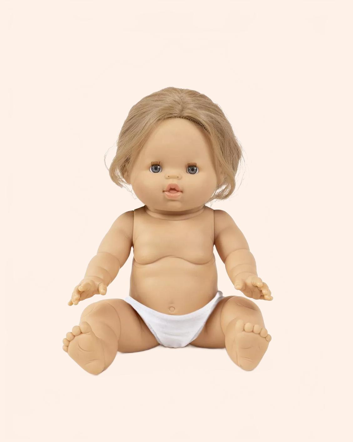 minikane poupee exclusive alienor blonde aux yeux bleus avec culotte