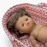 minikane poupee exclusive madeleine brune aux yeux dormeurs marrons couchee couffin au temps des cerises 2b