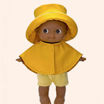minikane poupee mini pancha arsene avec tenue pluie jaune pieds nus