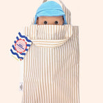 minikane poupee mini pancha basile avec tenue plage dans tote bag