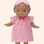 minikane poupee mini pancha maia avec chemise de nuit carreaux rose blanc