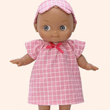 minikane poupee mini pancha maia avec chemise de nuit carreaux rose blanc