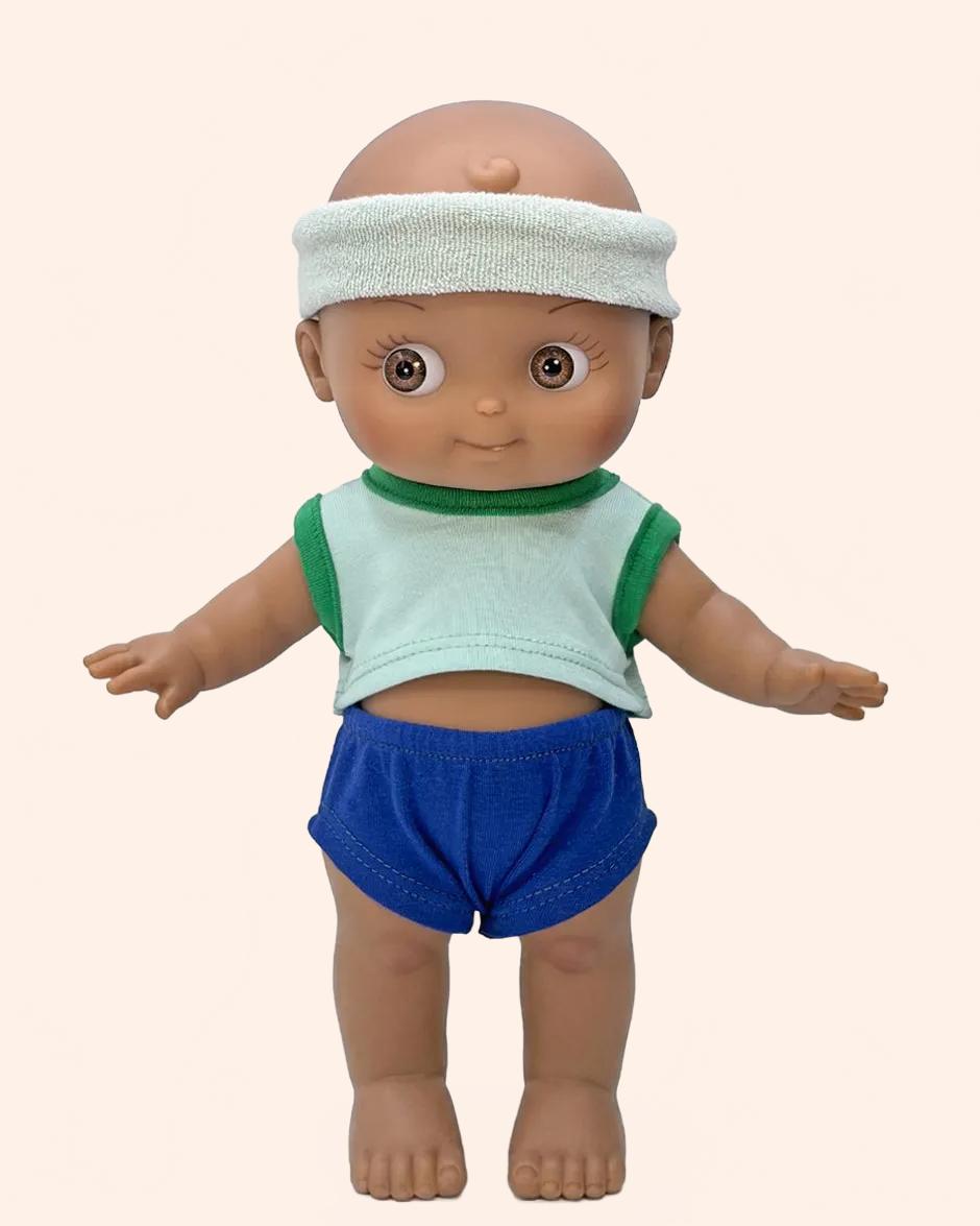 minikane poupee mini pancha noah avec tenue patins pieds nus