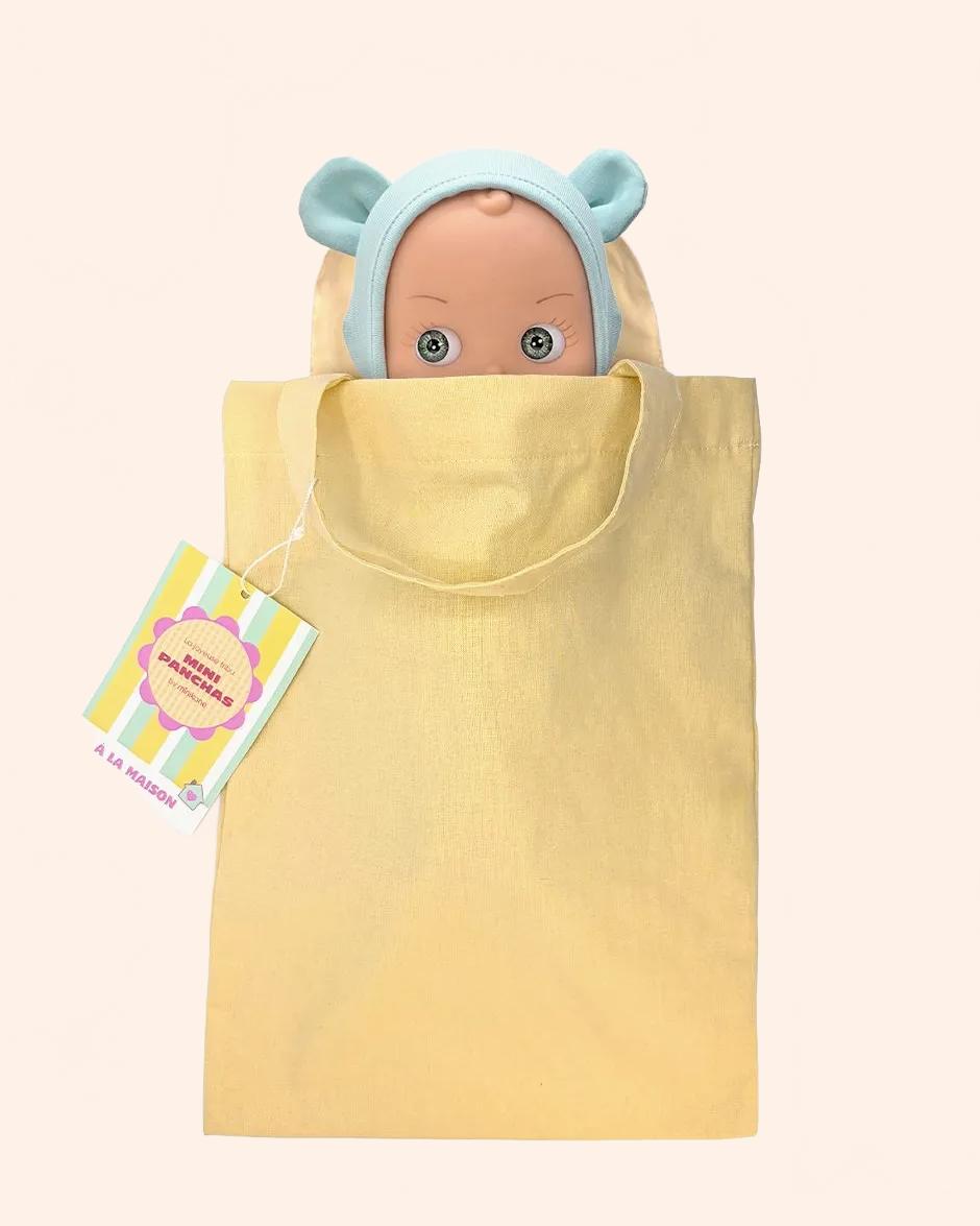 minikane poupee mini pancha zebulon avec tenue souris dans tote bag