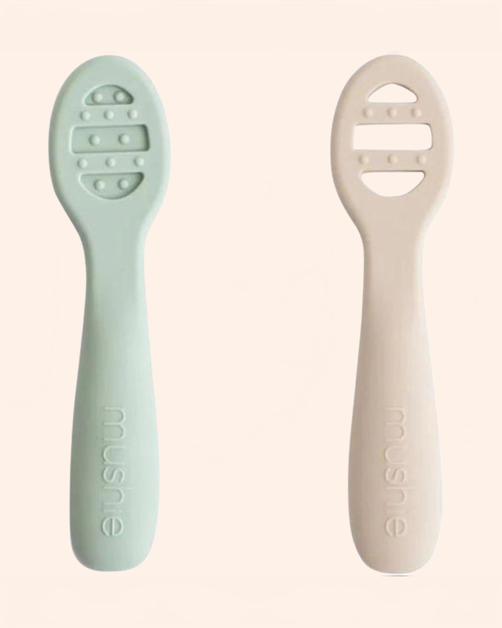 mushie  first feeding baby spoon  cambridge blueshifting sand mushie OA