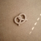 mushie  teether pretzel  natural