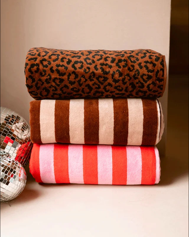serviette de bain rayures marron beige rayures rose leopard marron mon petit leon