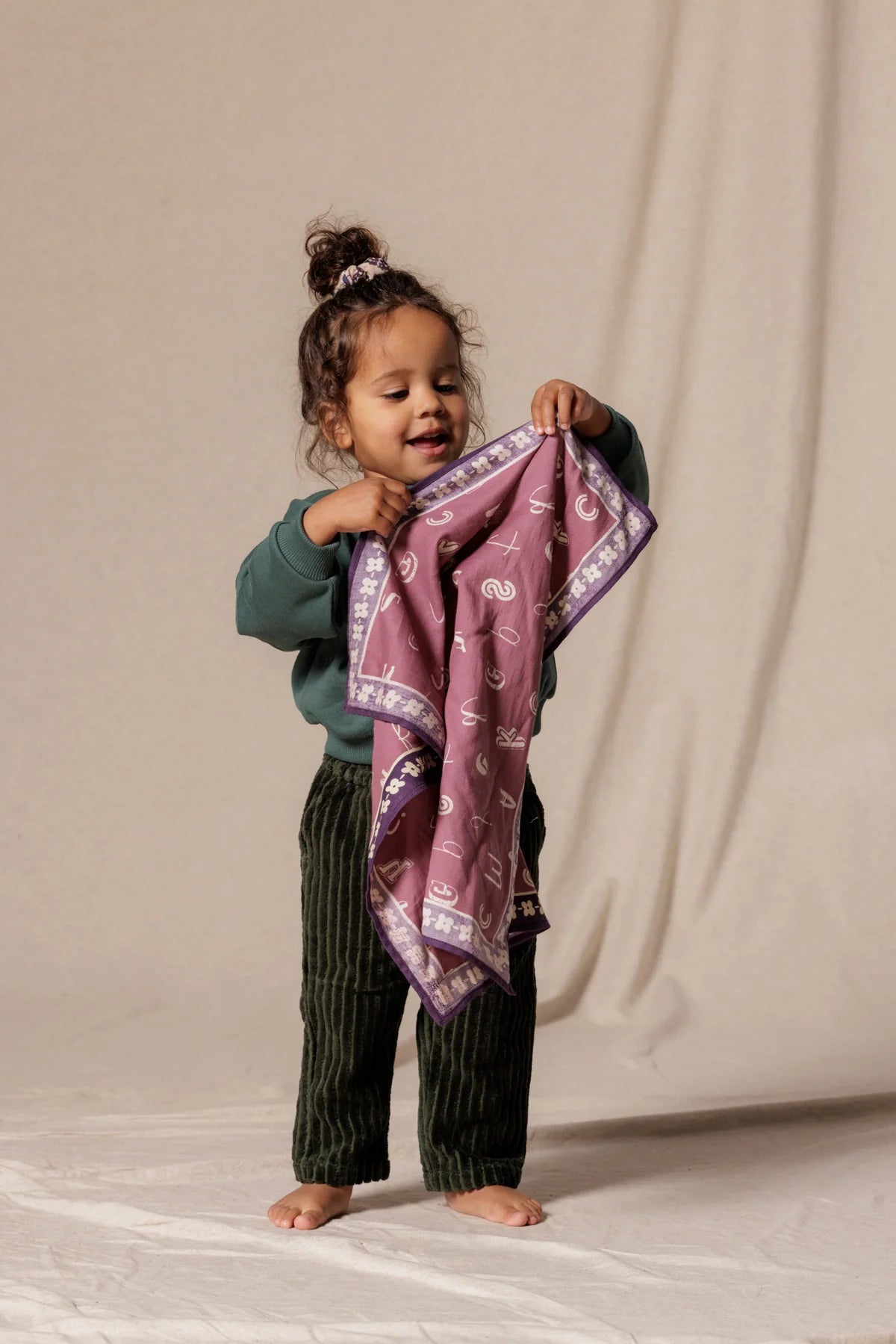 small foulard manika   abcd taupe   apaches 4