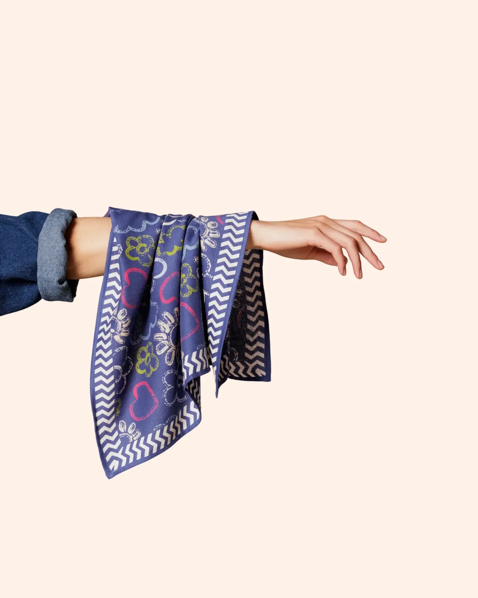 small foulard manika   ardoise indigo   apaches 2