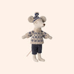 souris en hiver et sa paire de skis papa   maileg 4
