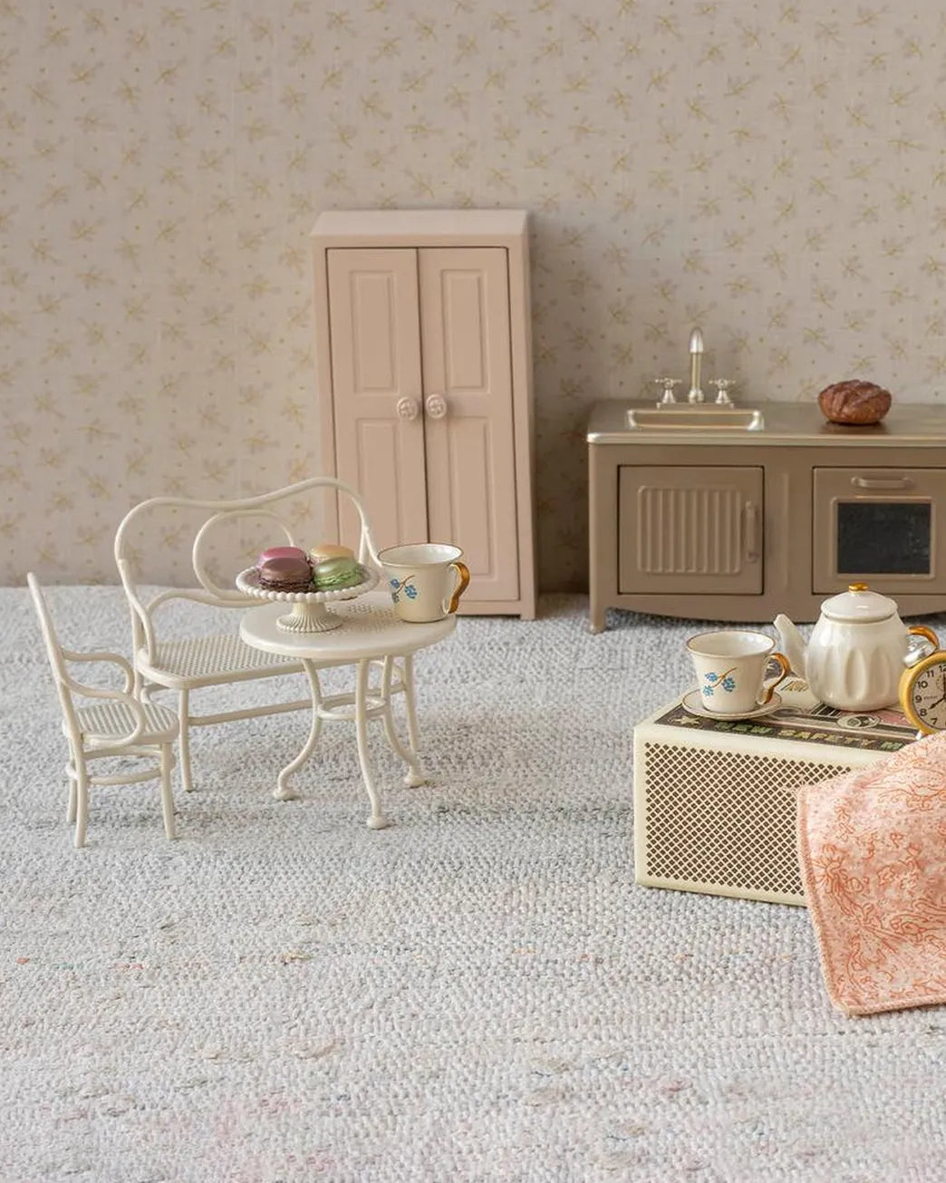table. banc chaise. souris. small   blanc casse   maileg 3