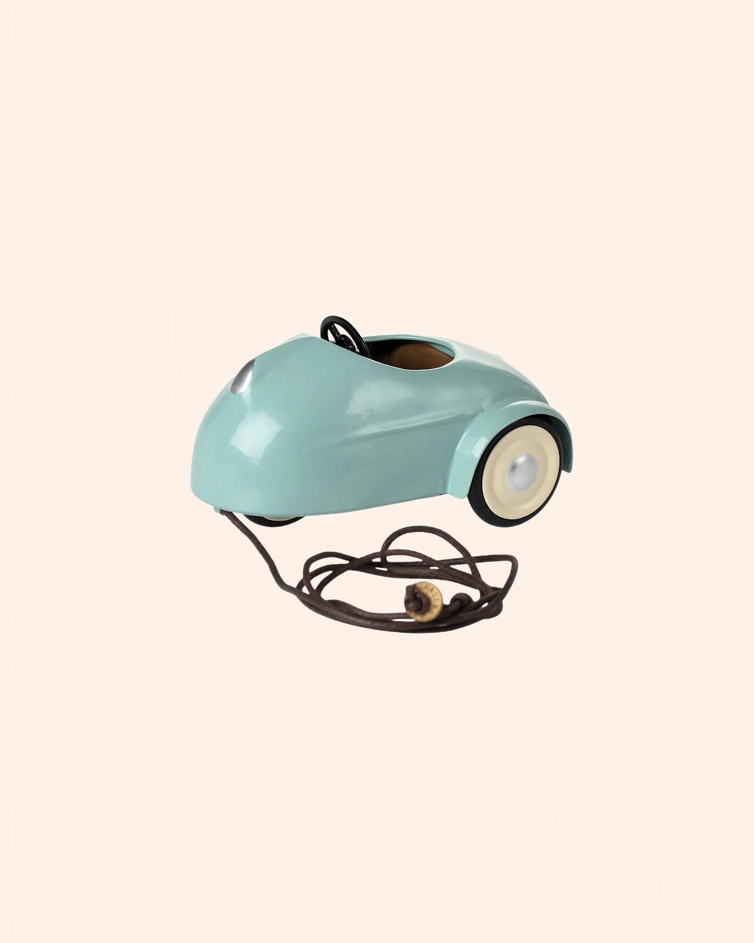 voiture de collection en metal pour souris maileg bleue